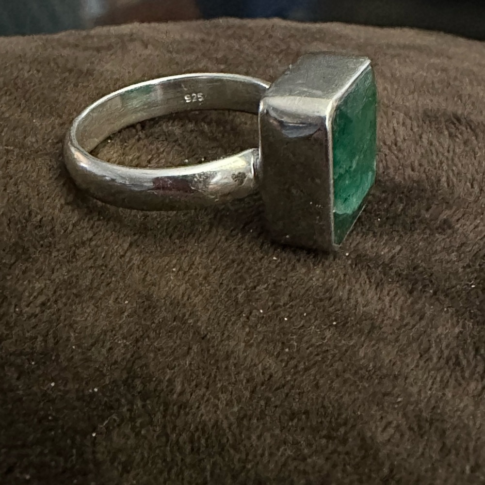 Emerald and sterling ring - Picture 2 of 4